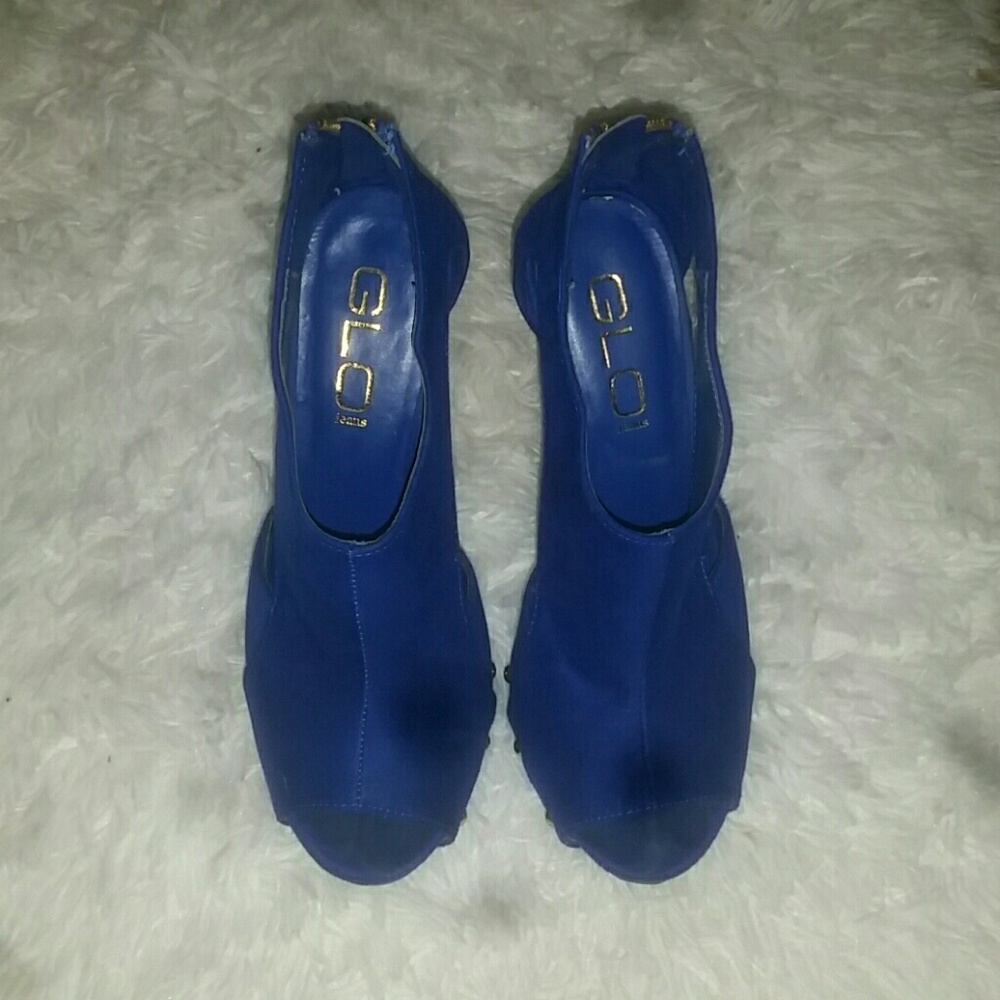 Heels - Picture 2 of 4